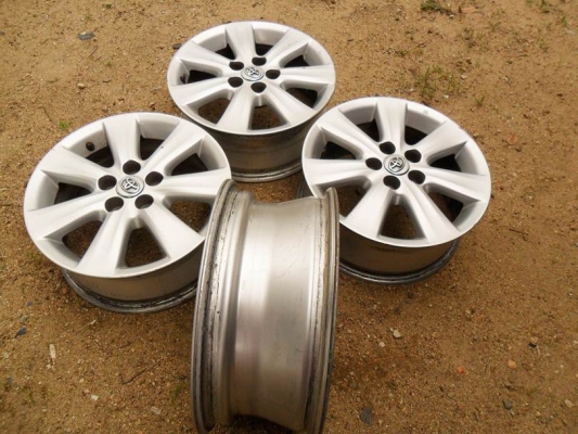 ขายล้อแม็กซ์ แท้ โตโยต้า อัลติส ขอบ15นิ้ว 5รู100 (มี4 วงๆ ละ800)รวม 3,200 สวยๆไม่แตก ไม่ดุ้งT.092-9351644