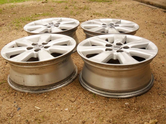 ขายล้อแม็กซ์ แท้ โตโยต้า อัลติส ขอบ15นิ้ว 5รู100 (มี4 วงๆ ละ800)รวม 3,200 สวยๆไม่แตก ไม่ดุ้งT.092-9351644