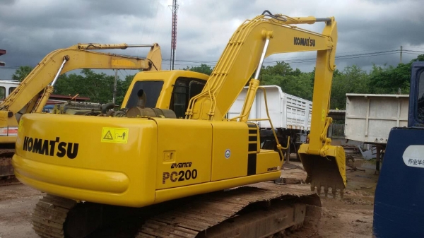 KOMATSU PC 200 -6