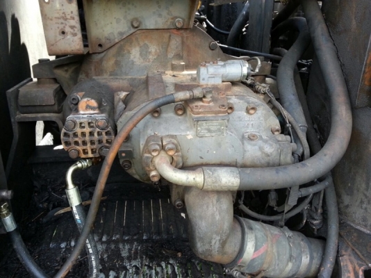 รถแบคโฮ HITACHl EX 200 - 2 สนใจติดต่อ 081 - 6079515 รถแบคโฮ HITACHl EX 200 - 2 สนใจติดต่อ 081 - 6079515