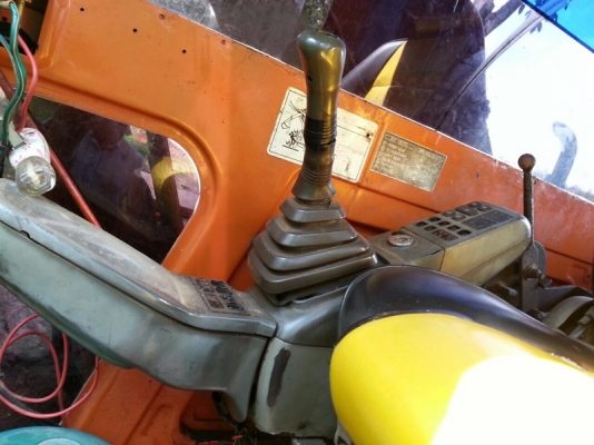 รถแบคโฮ HITACHl EX 200 - 2 สนใจติดต่อ 081 - 6079515 รถแบคโฮ HITACHl EX 200 - 2 สนใจติดต่อ 081 - 6079515