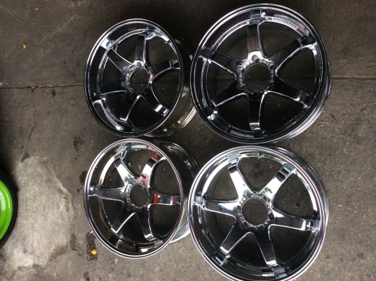 ขายล้อโครเมี่ยมขอบ20 6รู กว้าง8.5 สวยๆถูกๆ ครับ