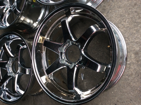 ขายล้อโครเมี่ยมขอบ20 6รู กว้าง8.5 สวยๆถูกๆ ครับ