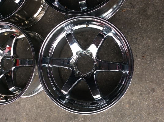 ขายล้อโครเมี่ยมขอบ20 6รู กว้าง8.5 สวยๆถูกๆ ครับ