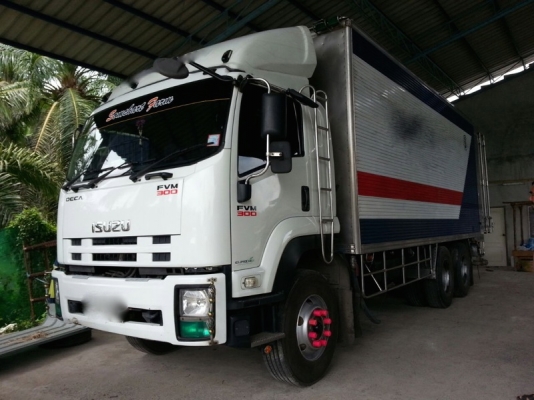 รถอีซูซุ 10 ล้อ ตู้เย็น 300 แรงม้า. ปี 52 สนใจติดต่อ 081 - 6079515 รถอีซูซุ 10 ล้อ ตู้เย็น 300 แรงม้า. ปี 52 สนใจติดต่อ 081 - 6079515