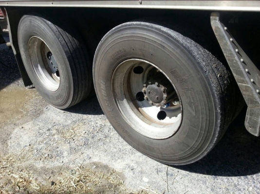 รถอีซูซุ 10 ล้อ ตู้เย็น 300 แรงม้า. ปี 52 สนใจติดต่อ 081 - 6079515 รถอีซูซุ 10 ล้อ ตู้เย็น 300 แรงม้า. ปี 52 สนใจติดต่อ 081 - 6079515