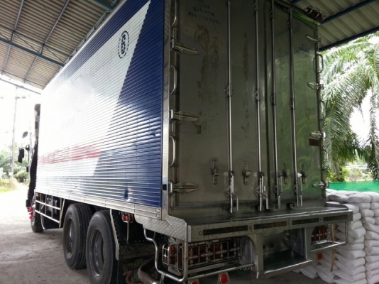 รถอีซูซุ 10 ล้อ ตู้เย็น 300 แรงม้า. ปี 52 สนใจติดต่อ 081 - 6079515 รถอีซูซุ 10 ล้อ ตู้เย็น 300 แรงม้า. ปี 52 สนใจติดต่อ 081 - 6079515