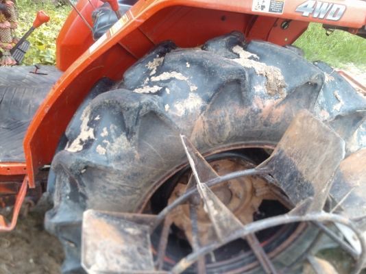 ขายรถไถ คูโบต้า L45 พร้อมผานดันแท้ตราช้างและโรตารี่ 1.8 ใบเต็มตราช้าง พร้อมล้อเหล็กกันติด ชั่วโมงการทำงาน 1400 ชั่วโมง ขายรถไถ คูโบต้า L45 พร้อมผานดันแท้ตราช้างและโรตารี่ 1.8 ใบเต็มตราช้าง พร้อมล้อเหล็กกันติด ชั่วโมงการทำงาน 1400 ชั่วโมง