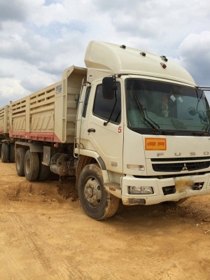 รถมิตซู 10 ล้อดั้ม 270 แรงม้า. ปี 55 - 56. ( มีขาย 2 พ่วง. ) สนใจติดต่อ 081 - 6079515 รถมิตซู 10 ล้อดั้ม 270 แรงม้า. ปี 55 - 56. ( มีขาย 2 พ่วง. ) สนใจติดต่อ 081 - 6079515