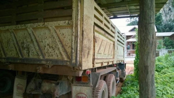 รถอีซูซุ 10  ล้อดั้ม  270 แรงม้า. ปี 49 - 50  ( มีขาย 2 คัน. )   สนใจติดต่อ 081 - 6079515