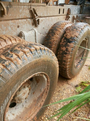 รถอีซูซุ 10  ล้อดั้ม  270 แรงม้า. ปี 49 - 50  ( มีขาย 2 คัน. )   สนใจติดต่อ 081 - 6079515