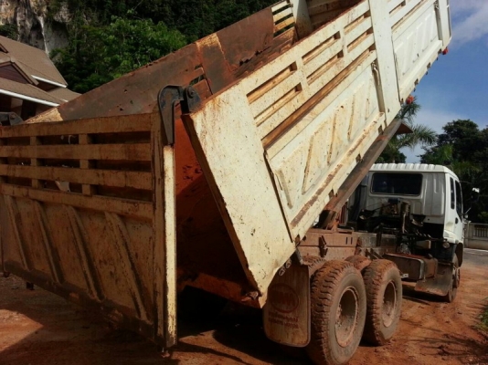 รถอีซูซุ 10  ล้อดั้ม  270 แรงม้า. ปี 49 - 50  ( มีขาย 2 คัน. )   สนใจติดต่อ 081 - 6079515