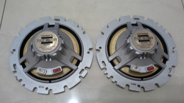 ลำโพง Pioneer 6" แยกชิ้นเสียงกลางและทวิสเตอร์ ลำโพง Pioneer 6" แยกชิ้นเสียงกลางและทวิสเตอร์