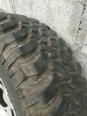 ขาย ยางอะไหล่BF 305/70R16พร้อมล้อ1,900