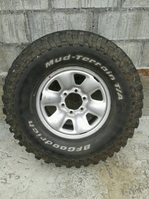 ขาย ยางอะไหล่BF 305/70R16พร้อมล้อ1,900