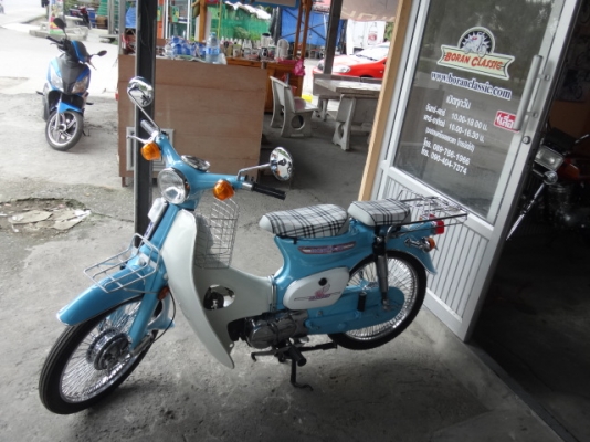 ขายc70โกดังรถโบราณมาใหม่สีสวยๆอีก2คันเครื่องดรีมมีทะเบียนโอนอยู่กทมบางแค(ร้านโบราณคลาสสิคเจ้าเก่า)ไลท์บางแคหรือปอบางแคโทร0897661966