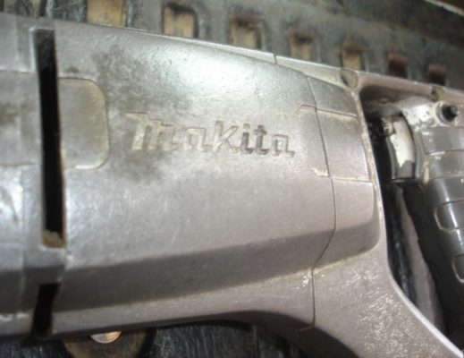 ขายสว่านไฟฟ้าแบบกระแทก ยี่ห้อ makita รุ่น 8420V ขนาด 3/4" 660 วัตต์