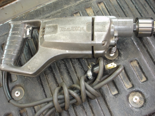 ขายสว่านไฟฟ้าแบบกระแทก ยี่ห้อ makita รุ่น 8420V ขนาด 3/4" 660 วัตต์