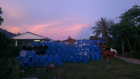 ขายถัง จำนวนมาก 240-320 บาทครับ มีหลายร้อยใบ