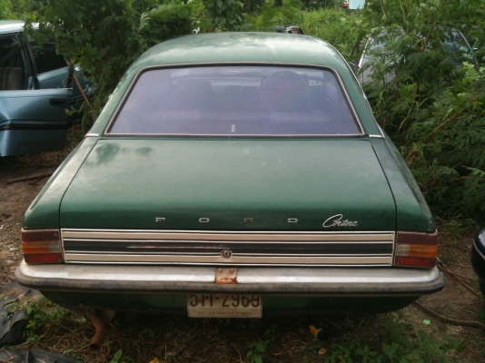 Ford Cortina สีเขียว 4 ประตู เครื่องเดิมจอดนานไม่ติด ภายในเดิมไม่ขา ขายตามสภาพ ทะเบียนขาดปี 51