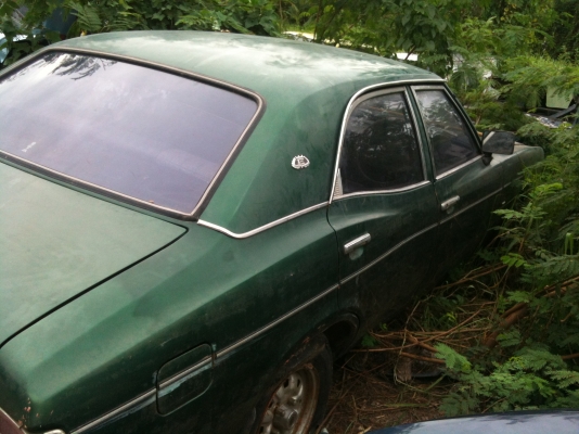 Ford Cortina สีเขียว 4 ประตู เครื่องเดิมจอดนานไม่ติด ภายในเดิมไม่ขา ขายตามสภาพ ทะเบียนขาดปี 51 Ford Cortina สีเขียว 4 ประตู เครื่องเดิมจอดนานไม่ติด ภายในเดิมไม่ขา ขายตามสภาพ ทะเบียนขาดปี 51