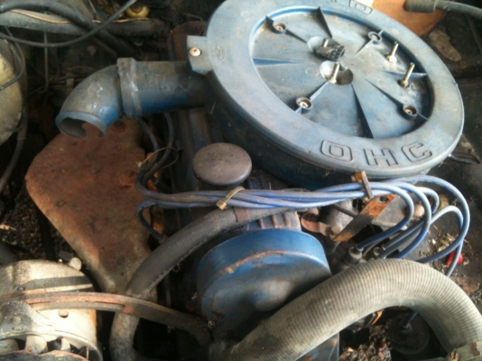 Ford Cortina สีเขียว 4 ประตู เครื่องเดิมจอดนานไม่ติด ภายในเดิมไม่ขา ขายตามสภาพ ทะเบียนขาดปี 51 Ford Cortina สีเขียว 4 ประตู เครื่องเดิมจอดนานไม่ติด ภายในเดิมไม่ขา ขายตามสภาพ ทะเบียนขาดปี 51