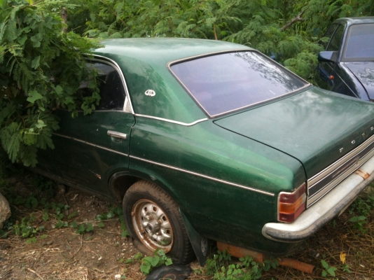 Ford Cortina สีเขียว 4 ประตู เครื่องเดิมจอดนานไม่ติด ภายในเดิมไม่ขา ขายตามสภาพ ทะเบียนขาดปี 51 Ford Cortina สีเขียว 4 ประตู เครื่องเดิมจอดนานไม่ติด ภายในเดิมไม่ขา ขายตามสภาพ ทะเบียนขาดปี 51