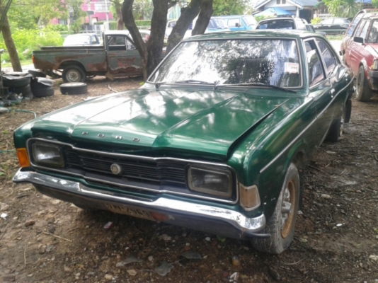 Ford Cortina สีเขียว 4 ประตู เครื่องเดิมจอดนานไม่ติด ภายในเดิมไม่ขา ขายตามสภาพ ทะเบียนขาดปี 51 Ford Cortina สีเขียว 4 ประตู เครื่องเดิมจอดนานไม่ติด ภายในเดิมไม่ขา ขายตามสภาพ ทะเบียนขาดปี 51