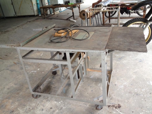 ขายโต๊ะเลื่อยวงเดือนเป็นเหล็กทั้งตัวใช้ตัดปรับขึ้นลงได้ราคา8,000บาท ขายโต๊ะเลื่อยวงเดือนเป็นเหล็กทั้งตัวใช้ตัดปรับขึ้นลงได้ราคา8,000บาท