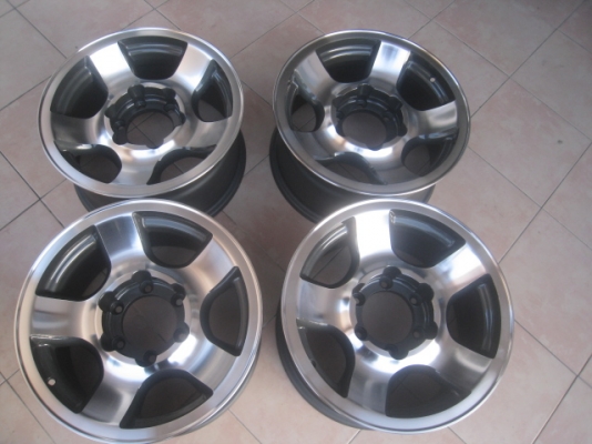 ขายล้อแม็กมือสอง Toyota land cruiser 16" สีเทากันหน้าเงา สนใจติดต่อเล็กคลองสามครับ 081-3747940