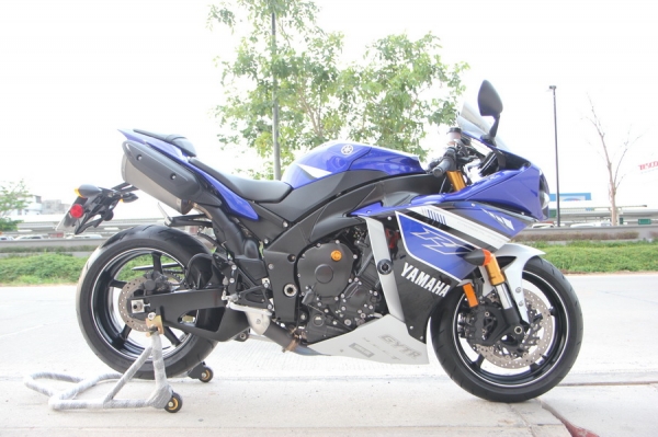 <จัดไฟแนนท์ได้> ขาย YAMAHA R1 ปี2013 รถออกศูนย์yamahaรัชดา  รถแค่6เดือน ประกันชั้น1 ทะเบียนพร้อมครับ