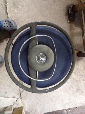 พวงมาลัยเบ้นซ์พร้อมคอ