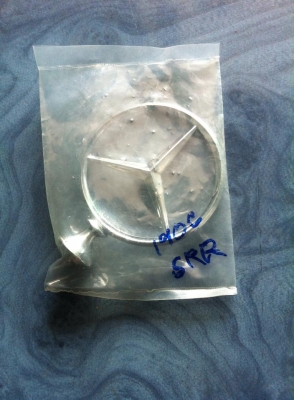 ดาวลอยกระโปรงหน้าเบ้นซ์