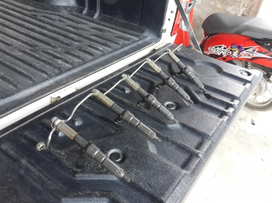 หัวฉีด เครื่อง Hino p11c รุ่น320 แรงม้า 《ชื้อจากเชียงกง》ไม่ได้ใช้ขายรถไปก่อนครับ สวยๆๆ หัวฉีด เครื่อง Hino p11c รุ่น320 แรงม้า 《ชื้อจากเชียงกง》ไม่ได้ใช้ขายรถไปก่อนครับ สวยๆๆ