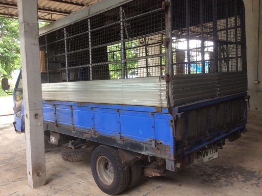 ขาย6ล้อNKR จดทะเบียนปี48 แหนบหน้า-หลัง เครื่อง110แรง พวงมาลัยพาว์เวอร์ กะบะยาว 3ม. พื้นปูเหรด แอร์เย็น เครื่องดี ยางดี ครัทสีสวย ขับดีมากๆ ขาย 280,000บาท