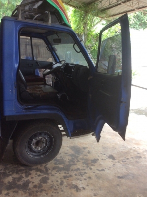 ขาย6ล้อNKR จดทะเบียนปี48 แหนบหน้า-หลัง เครื่อง110แรง พวงมาลัยพาว์เวอร์ กะบะยาว 3ม. พื้นปูเหรด แอร์เย็น เครื่องดี ยางดี ครัทสีสวย ขับดีมากๆ ขาย 280,000บาท