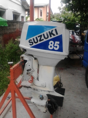 ขายเครื่องเรือเร็วยี่ห้อ SUZUKI  รุ่น DT85  85 แรงม้า เครื่องไม่เคยเล่นน้ำเค็ม  พร้อมคอนโทรล ทริมไฟฟ้า