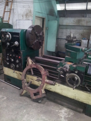 เครื่องกลึง4เพลามีเบรคยาว4เมตรเปิดคอม้า1.10เมตรรุ่นหนักใต้หวันติดต่อ0892224259