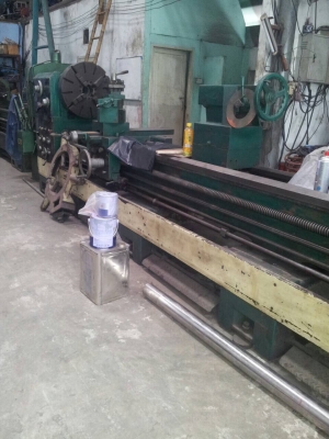 เครื่องกลึง4เพลามีเบรคยาว4เมตรเปิดคอม้า1.10เมตรรุ่นหนักใต้หวันติดต่อ0892224259