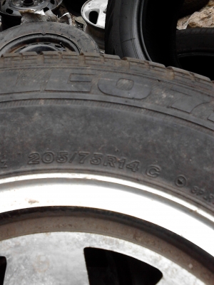 205/75R14 BRIDGE STONE LEO 67 แม๊กพร้อมยาง ใส่ได้เลยครับ โทร.081-427-3941