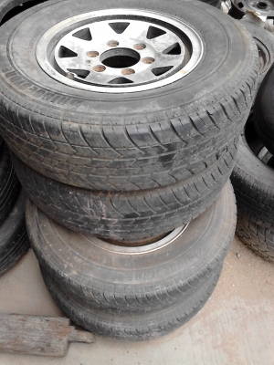 205/75R14 BRIDGE STONE LEO 67 แม๊กพร้อมยาง ใส่ได้เลยครับ โทร.081-427-3941