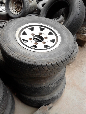 205/75R14 BRIDGE STONE LEO 67 แม๊กพร้อมยาง ใส่ได้เลยครับ โทร.081-427-3941