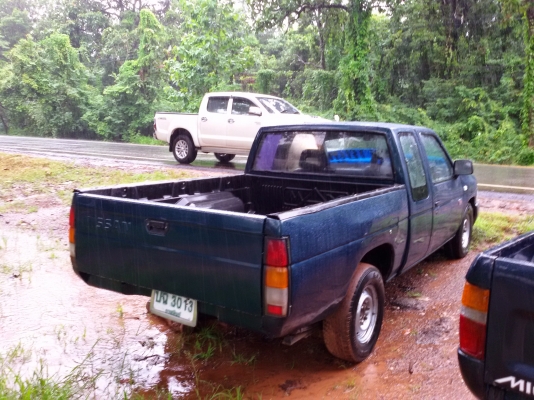 นิสสีนบิ๊กเอ็มฝาแดงแคบ ถูกๆ ปี96 98000