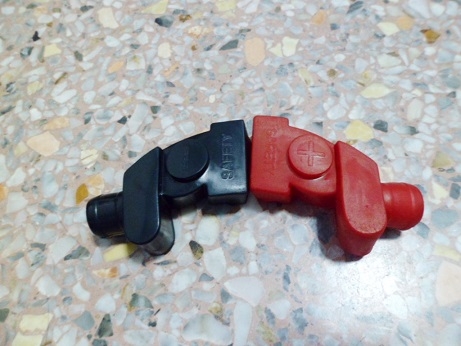 ขายยางหุ้มขั้วแบต ราคา 65 บาทครับ มี 2 ชิ้น ยังขายอยู่ครับ