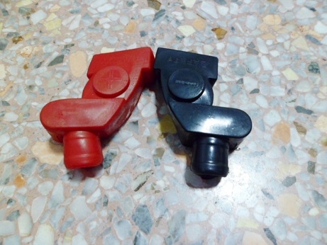 ขายยางหุ้มขั้วแบต ราคา 65 บาทครับ มี 2 ชิ้น ยังขายอยู่ครับ