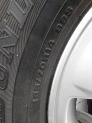 แม๊ก พร้อมยาง ขอบ 14  ขนาด 4 รู 100 185/70R14  ยาง DUNLOP SP10  TEL.081-427-3941