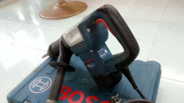 ขายเครื่องสกัดแย็กไฟฟ้ายี่ห้อBOSCHรุ่นGSH 5X(1025W)สภาพดีมากๆครับสวยๆพร้อมใช้งานครับ