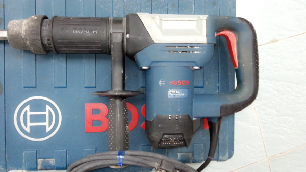 ขายเครื่องสกัดแย็กไฟฟ้ายี่ห้อBOSCHรุ่นGSH 5X(1025W)สภาพดีมากๆครับสวยๆพร้อมใช้งานครับ