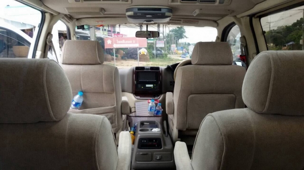 Toyota GRANVIA 3.4 ขับสี่ล้อ ปี 2002 ตัวสุดท้าย Toyota GRANVIA 3.4 ขับสี่ล้อ ปี 2002 ตัวสุดท้าย