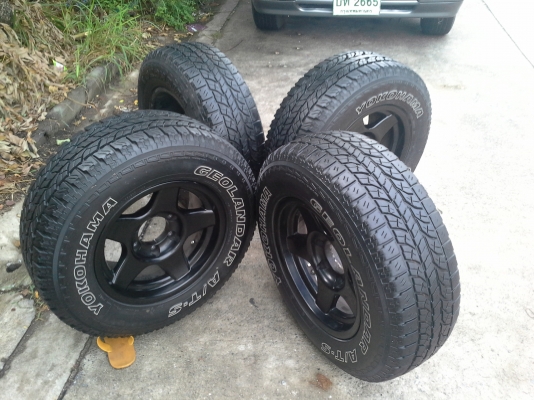 แม็ก16 Lanso เบสเล่ กว้าง8 ออฟ0พร้อมยางyokohama245/70r16ปีผลิตไม่ระบุmade in japam แม็ก16 Lanso เบสเล่ กว้าง8 ออฟ0พร้อมยางyokohama245/70r16ปีผลิตไม่ระบุmade in japam